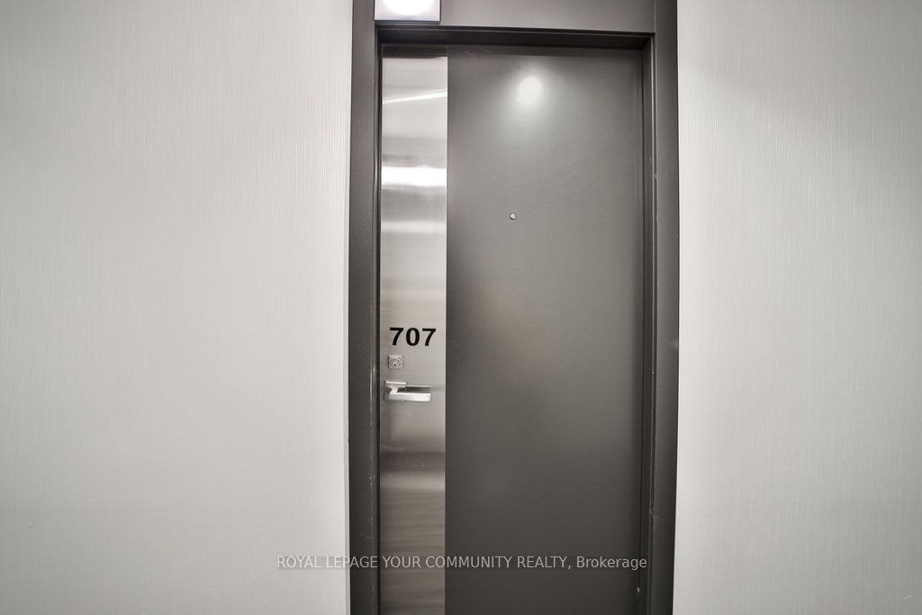 9471 Yonge St, unit 707 for sale