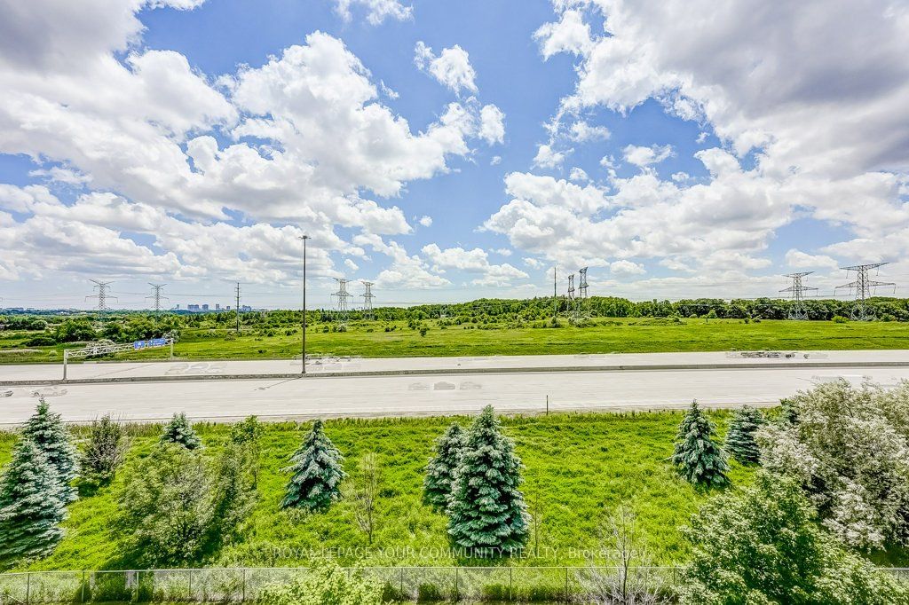 277 South Park Rd, unit 715 for sale - image #22