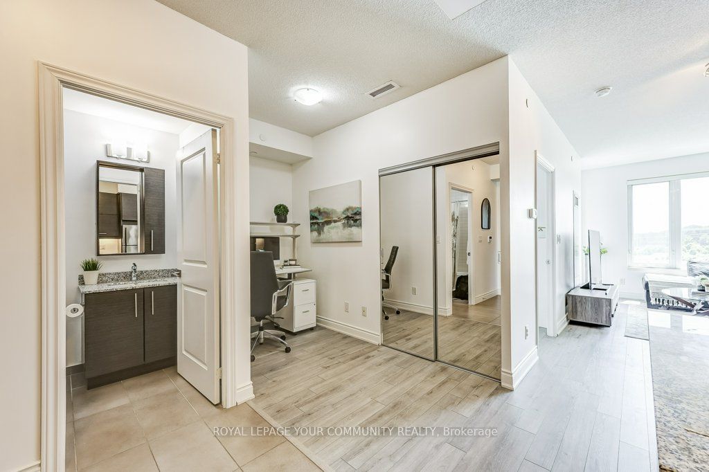 277 South Park Rd, unit 715 for sale - image #7