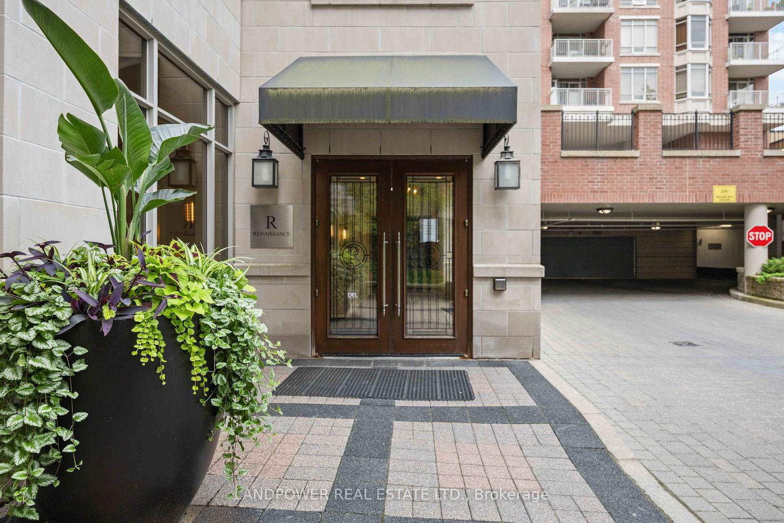 10101 Yonge St, unit 611 for sale - image #2