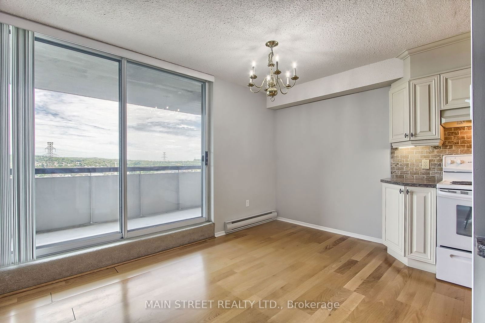 20 William Roe Blvd, unit 1008 for sale