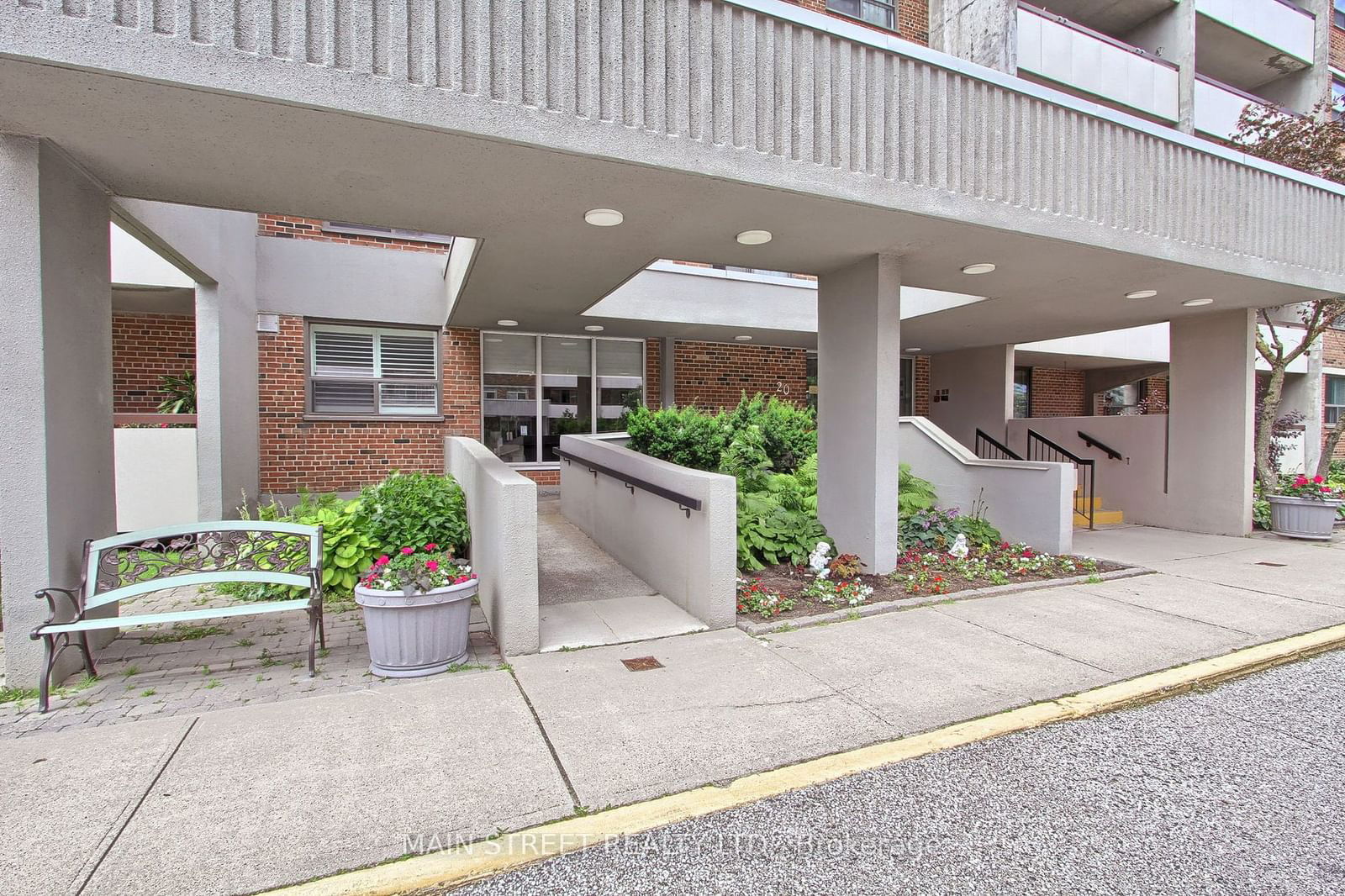 20 William Roe Blvd, unit 1008 for sale - image #2