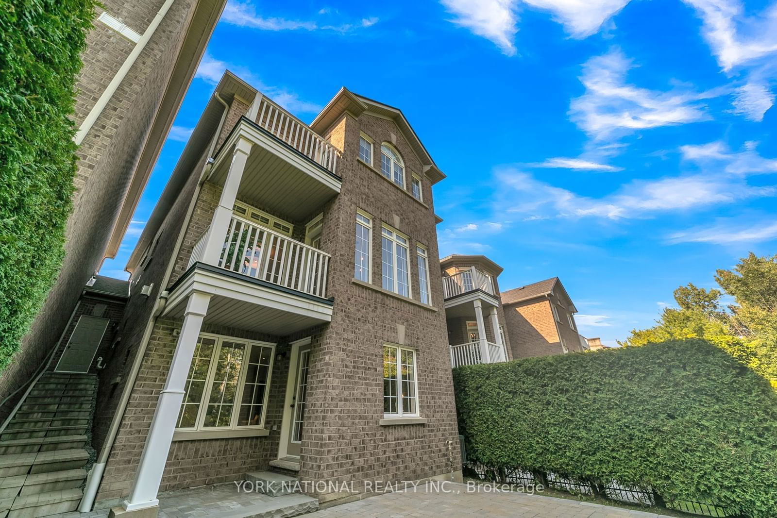 Crossing Bridge Place Townhomes, Aurora, Toronto