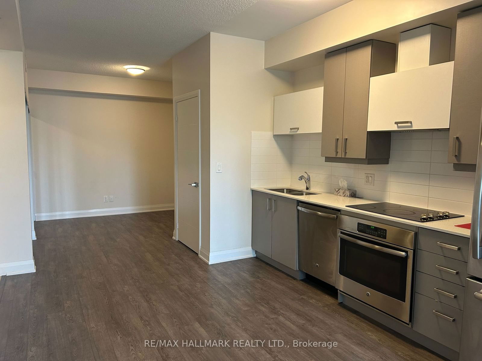 18 Uptown Dr, unit 323 for rent - image #8