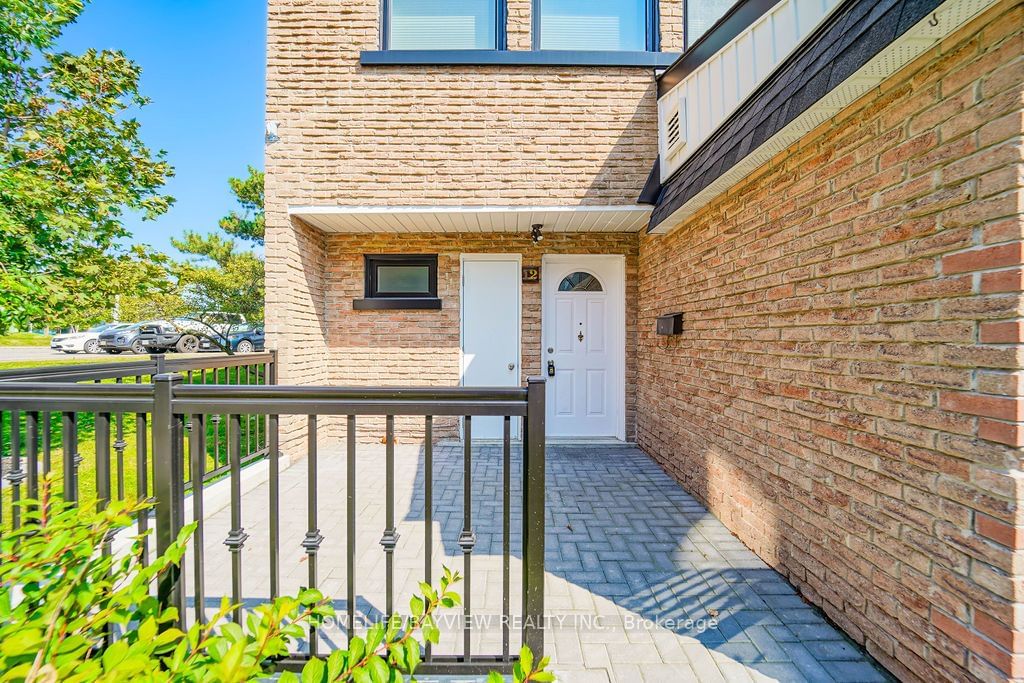 Poplar Crescent Townhomes, Aurora, Toronto