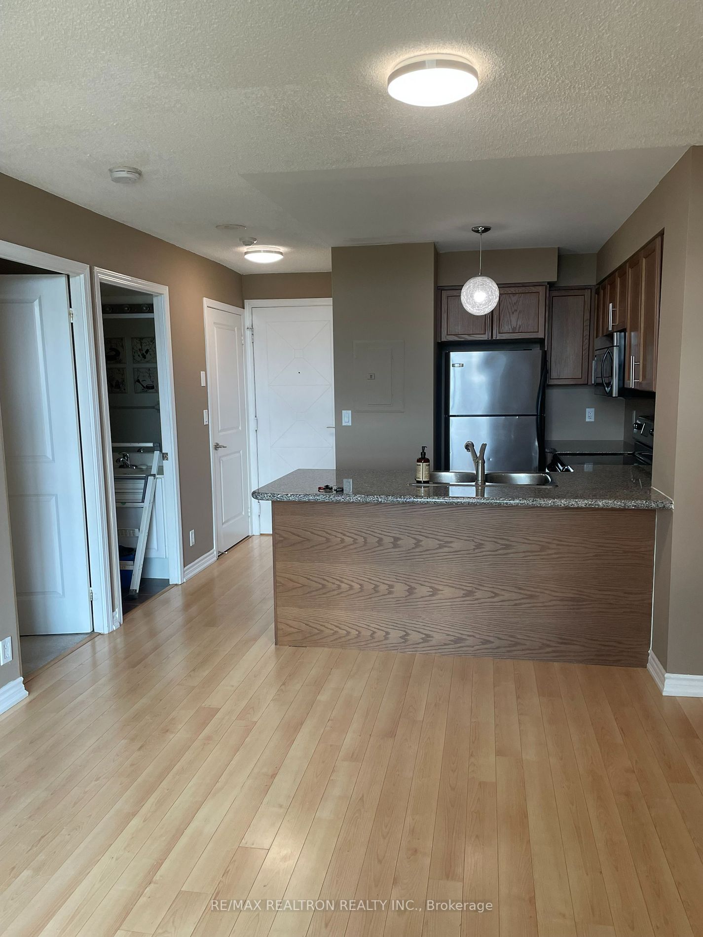 18 Harding Blvd, unit 1015 for rent - image #5