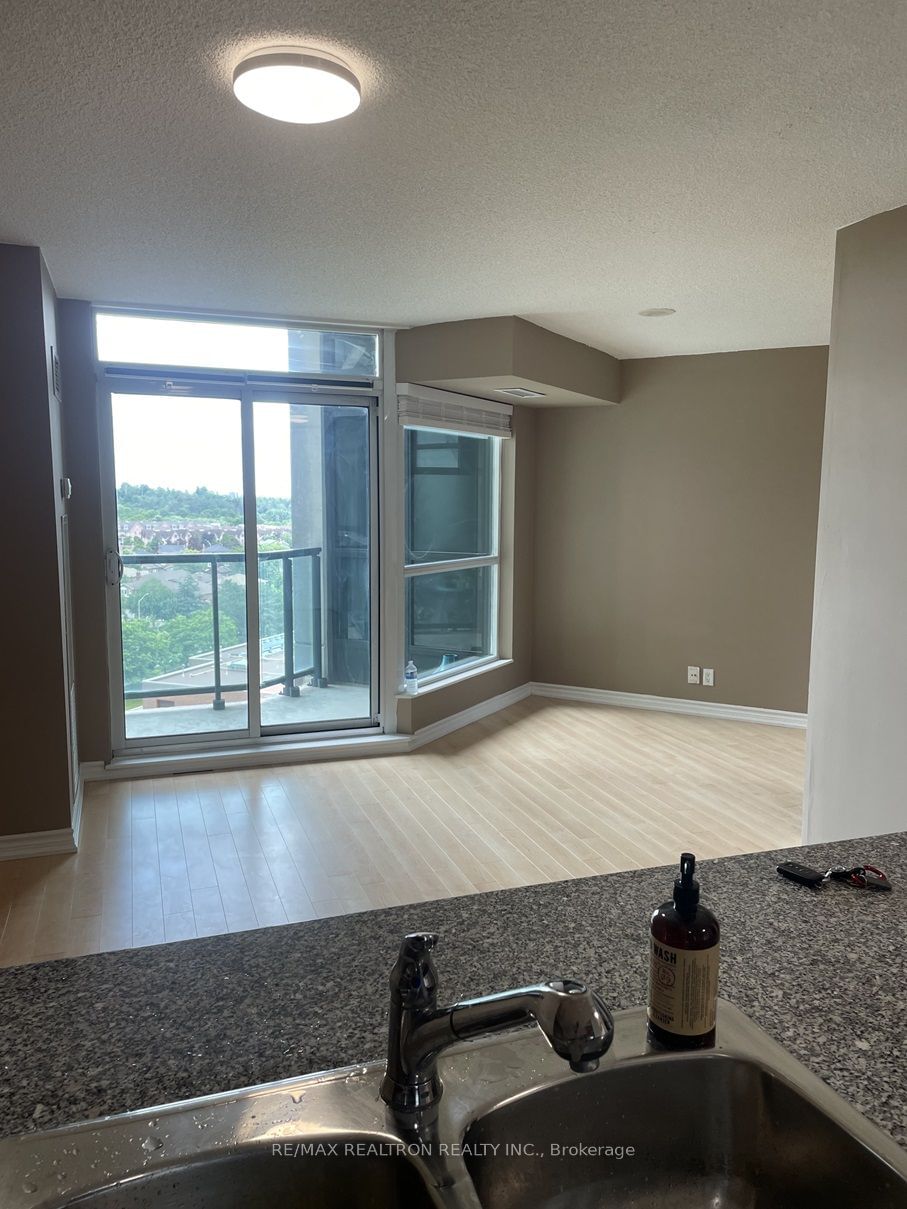 18 Harding Blvd, unit 1015 for rent