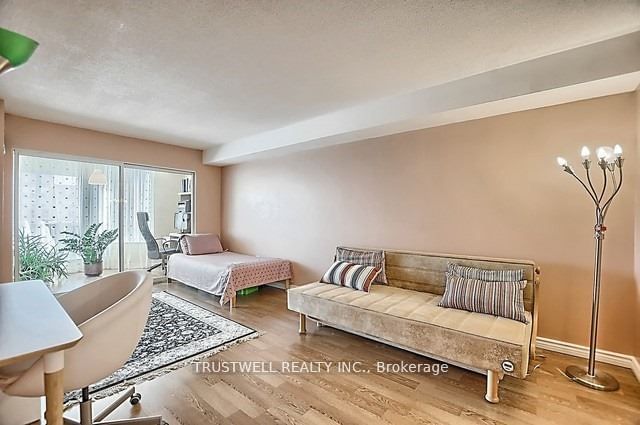 309 Major Mackenzie Dr E, unit 812 for sale - image #13