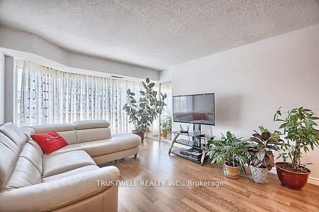 309 Major Mackenzie Dr E, unit 812 for sale - image #5