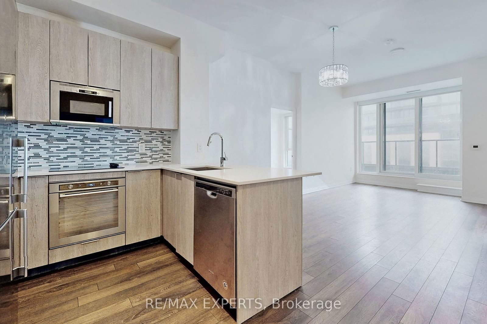 99 Eagle Rock Way, unit 902 for rent - image #3