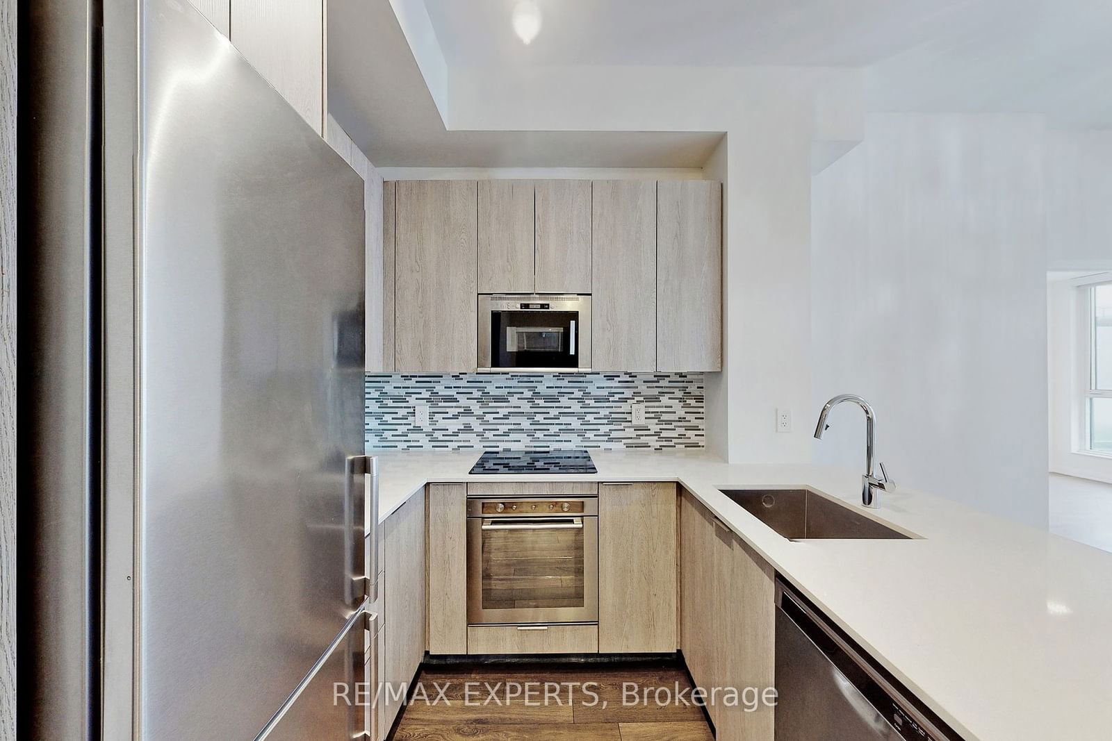 99 Eagle Rock Way, unit 902 for rent - image #4