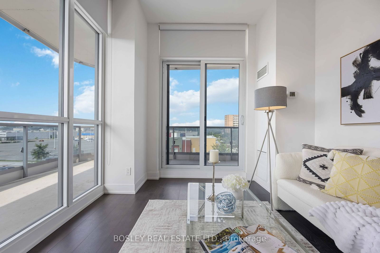 9471 Yonge St, unit 341 for sale - image #4