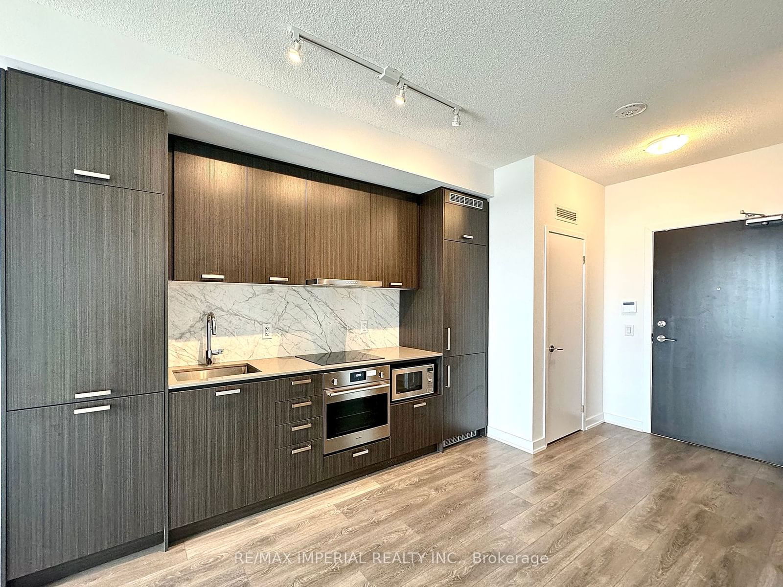 10 HONEYCRISP Cres, unit 1606 for sale - image #3