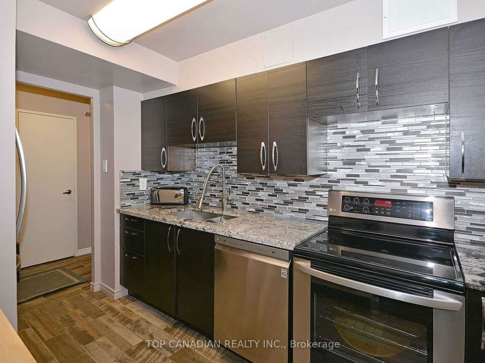 1 Royal Orchard Blvd, unit 1203 for rent - image #4