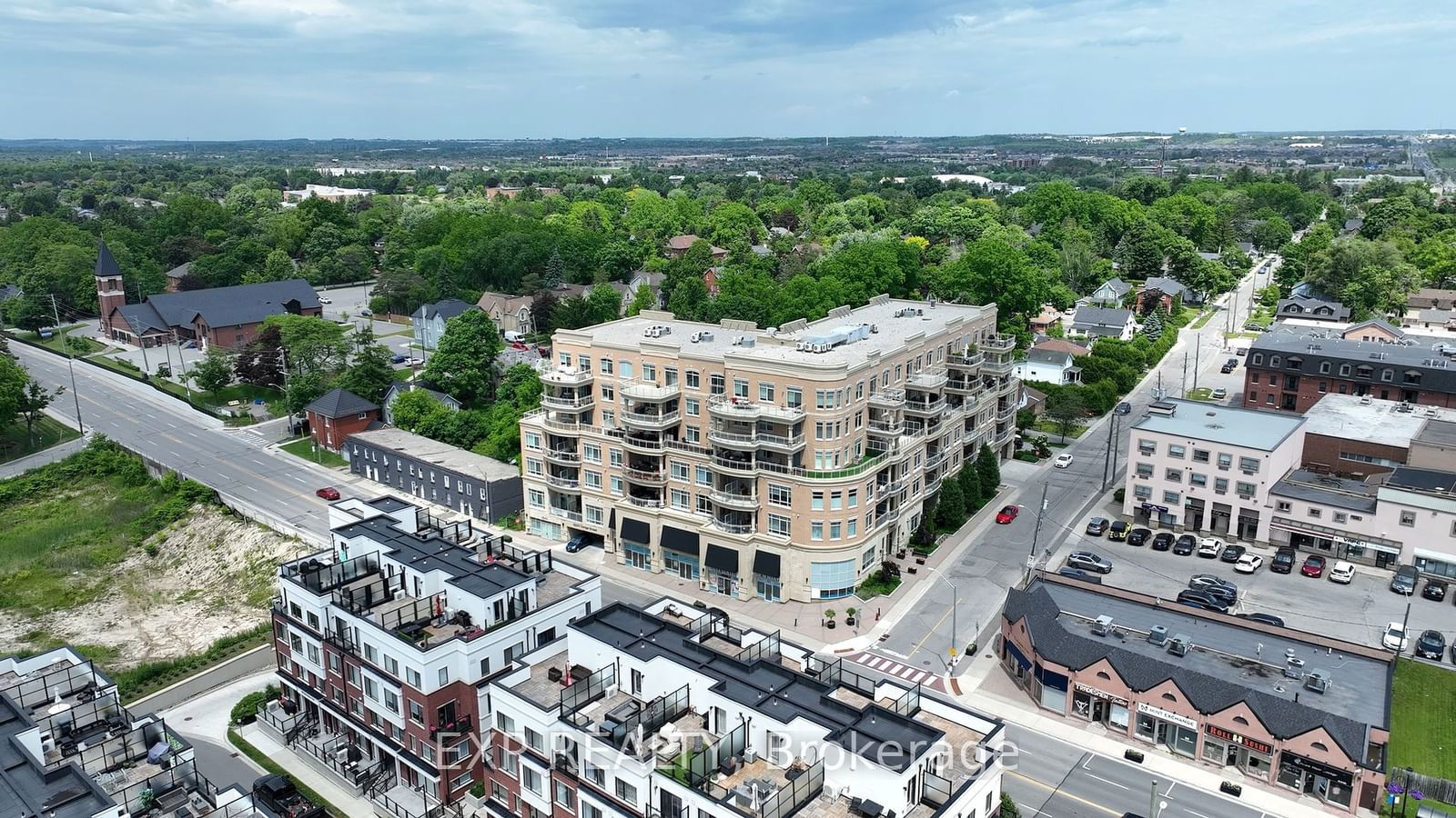 Centro Condos, Aurora, Toronto