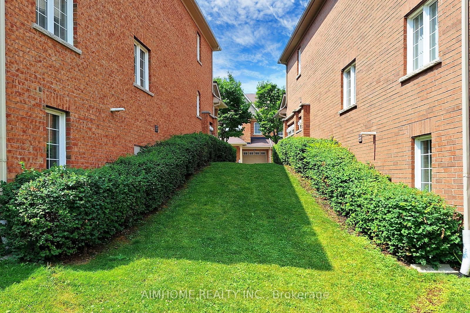 Winn Place Townhomes, Aurora, Toronto