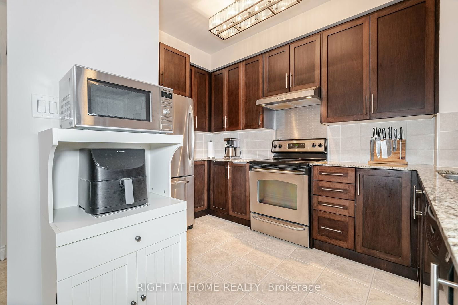 160 Woodbridge Ave, unit 208 for sale - image #10