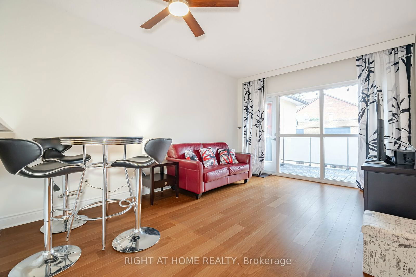 160 Woodbridge Ave, unit 208 for sale