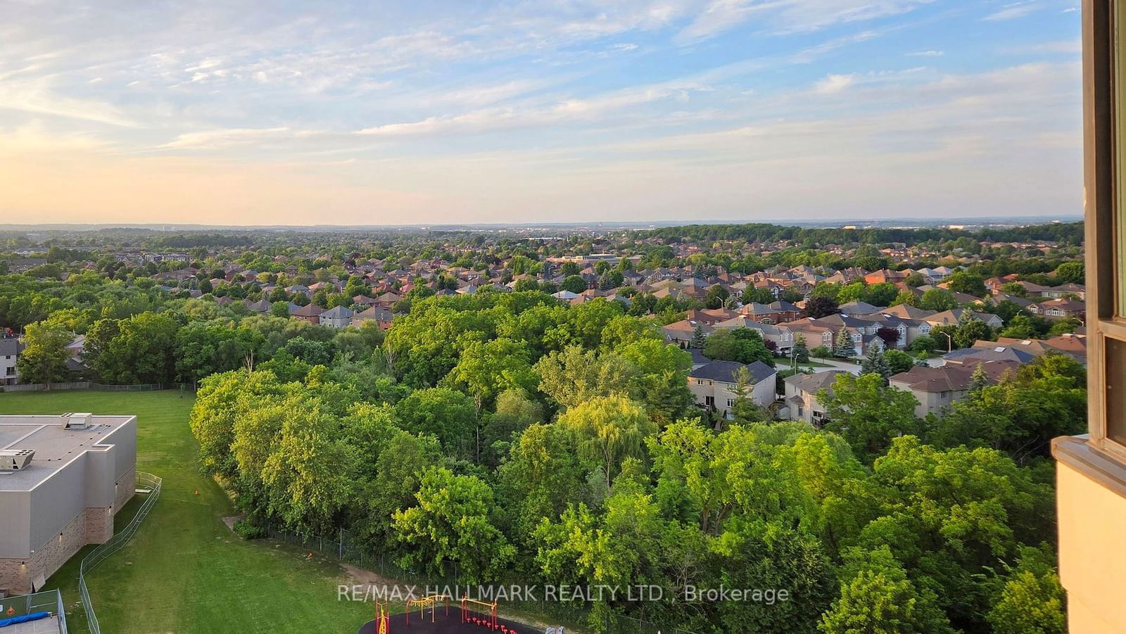 Bayview Towers Condos, Richmond Hill, Toronto