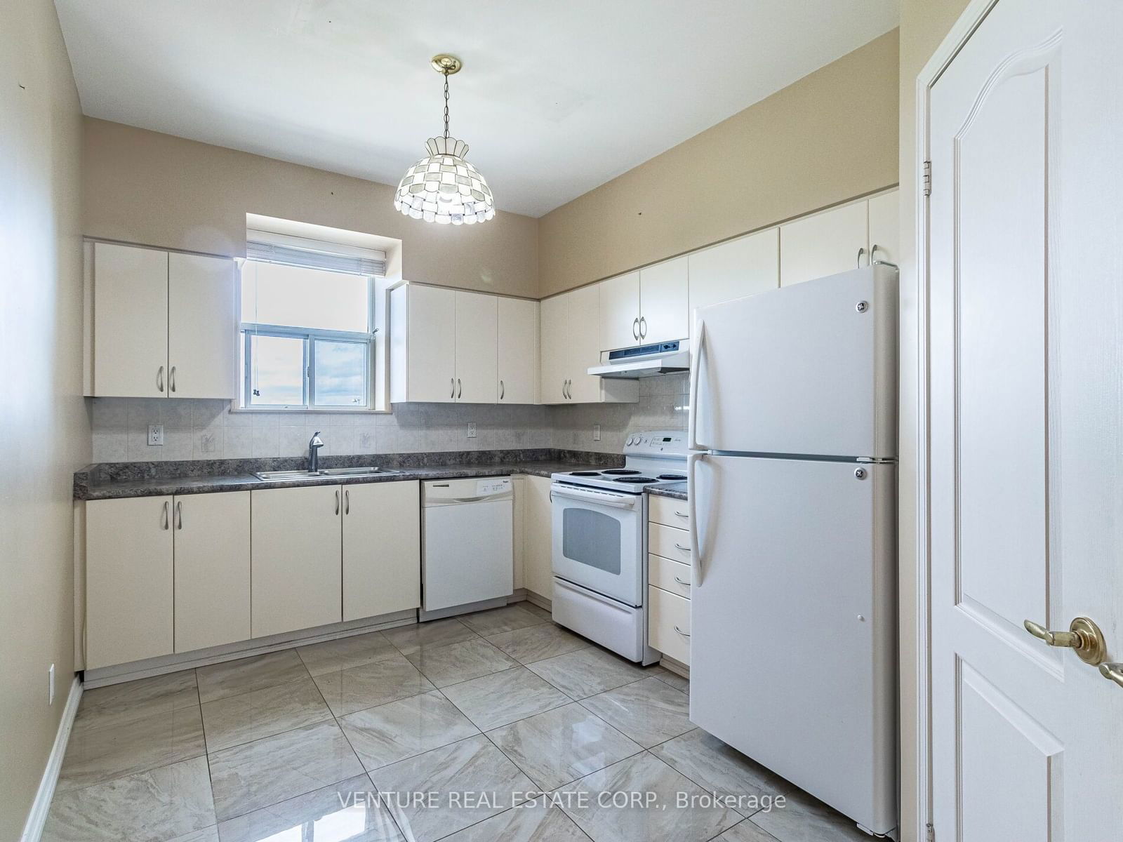 7373 Martingrove Rd, unit 602 for sale - image #15