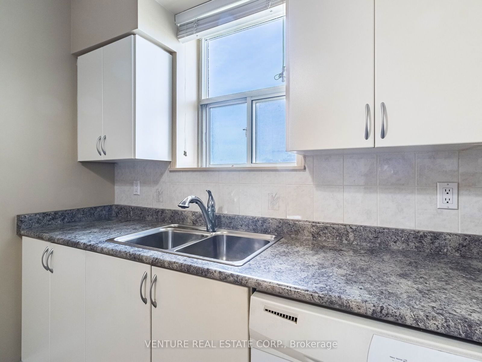 7373 Martingrove Rd, unit 602 for sale - image #17