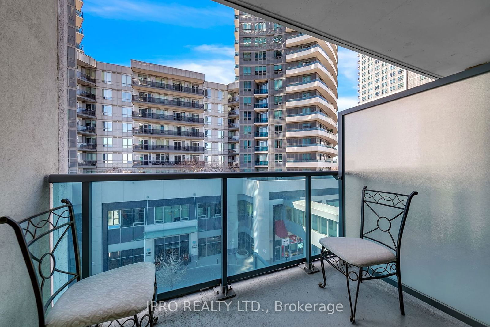 7165 Yonge St, unit 531 for sale