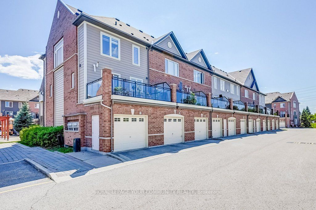 First Home Aurora Townhomes, Aurora, Toronto