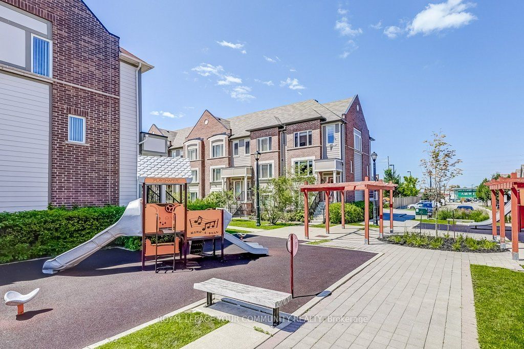 First Home Aurora Townhomes, Aurora, Toronto