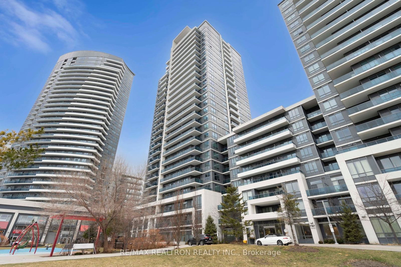 7165 Yonge St, unit 212 for sale - image #2