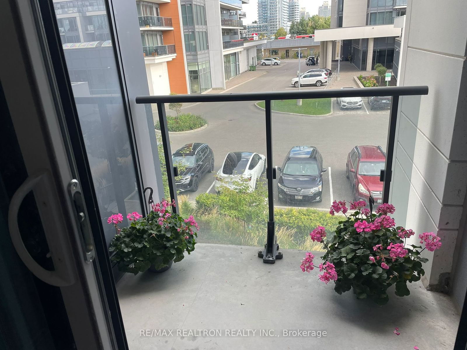 9608 Yonge St, unit 210A for rent