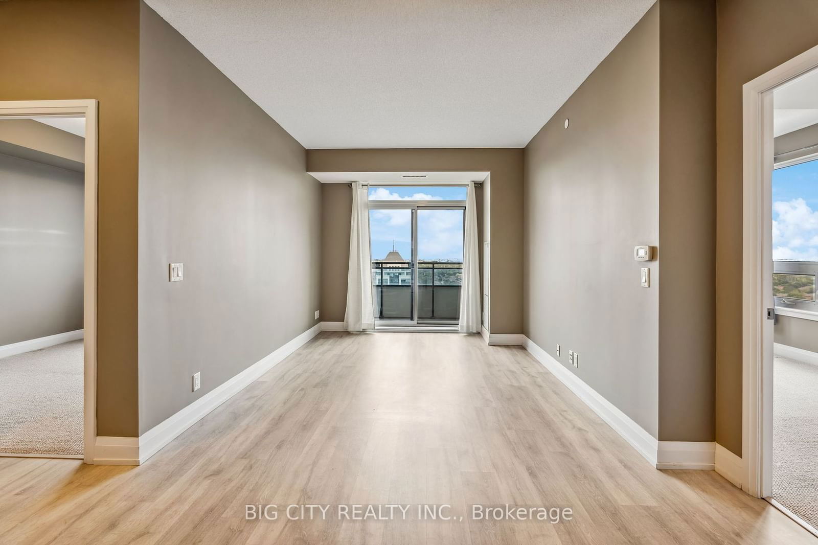 7890 Bathurst St, unit 2210 for rent - image #12