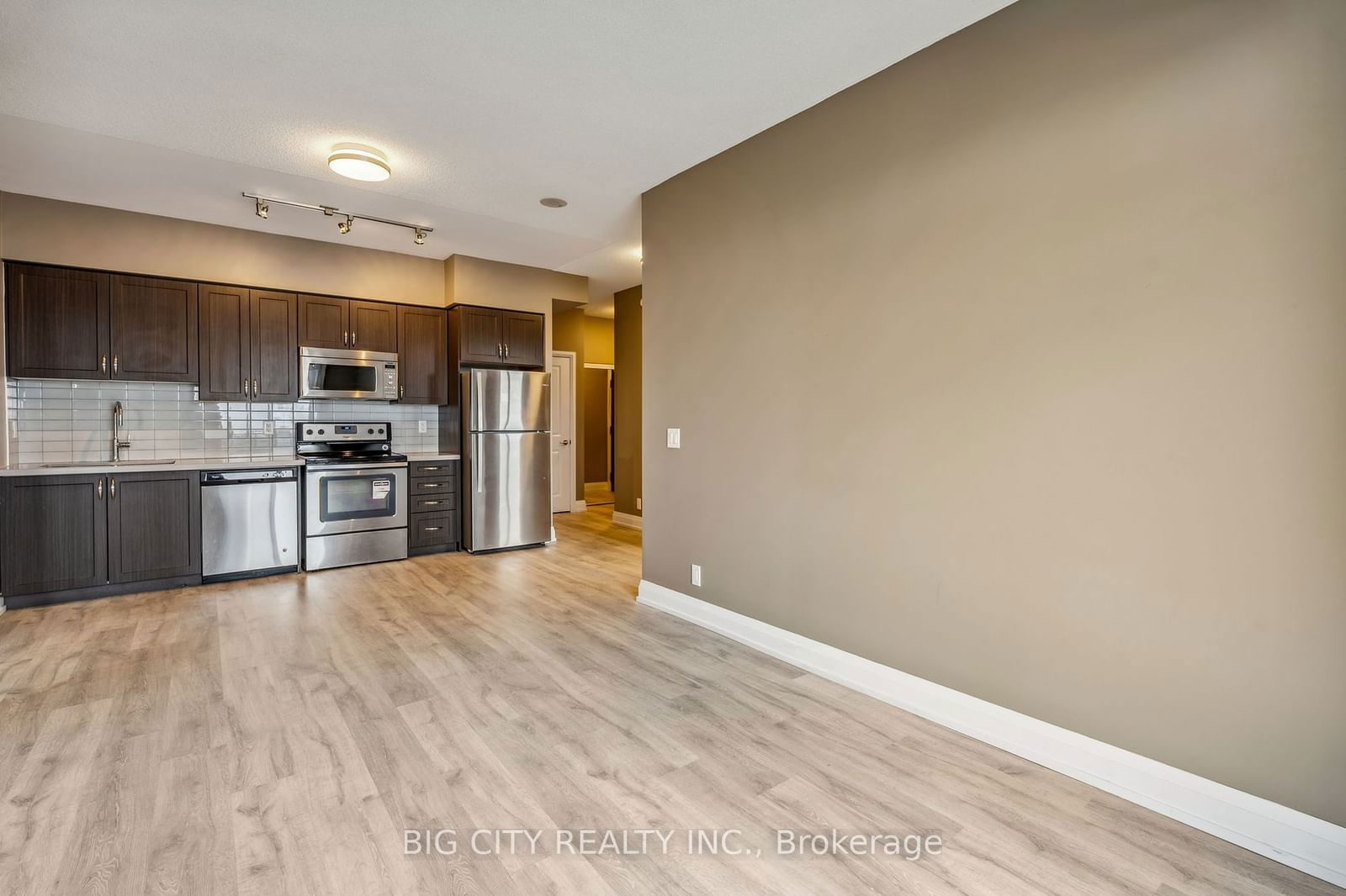 7890 Bathurst St, unit 2210 for rent - image #16