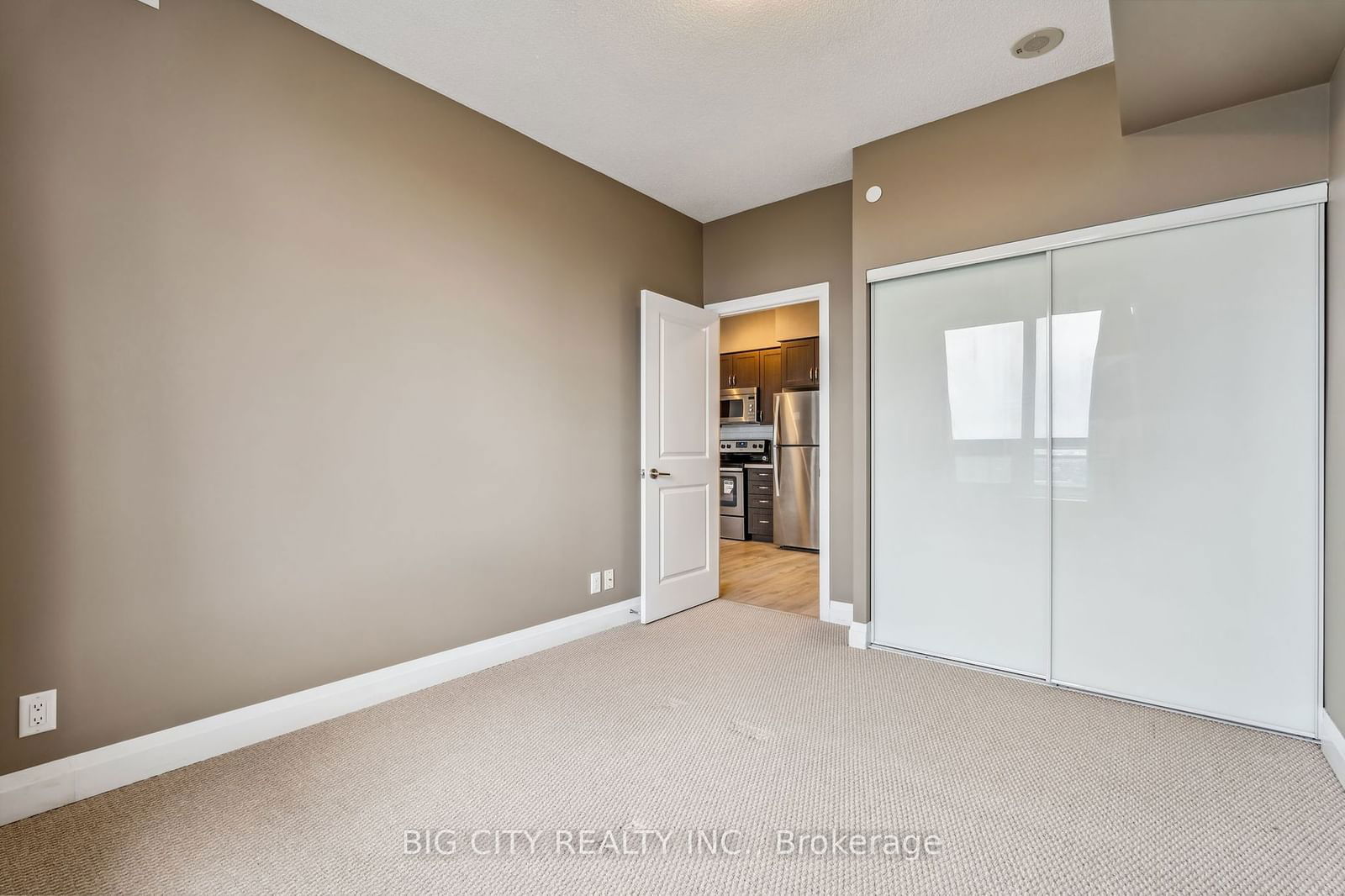 7890 Bathurst St, unit 2210 for rent - image #24