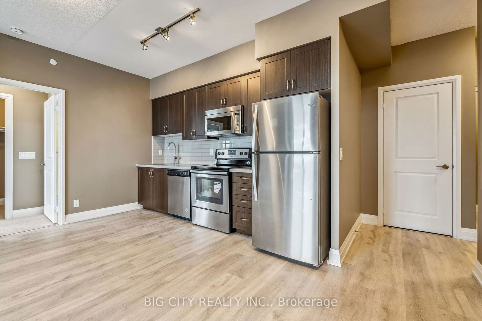 7890 Bathurst St, unit 2210 for rent - image #8