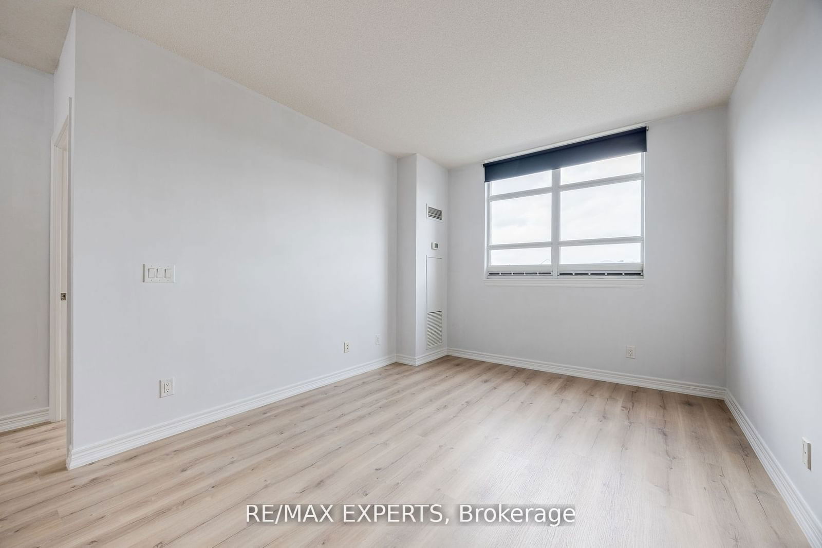 9245 Jane St, unit 414 for sale - image #12