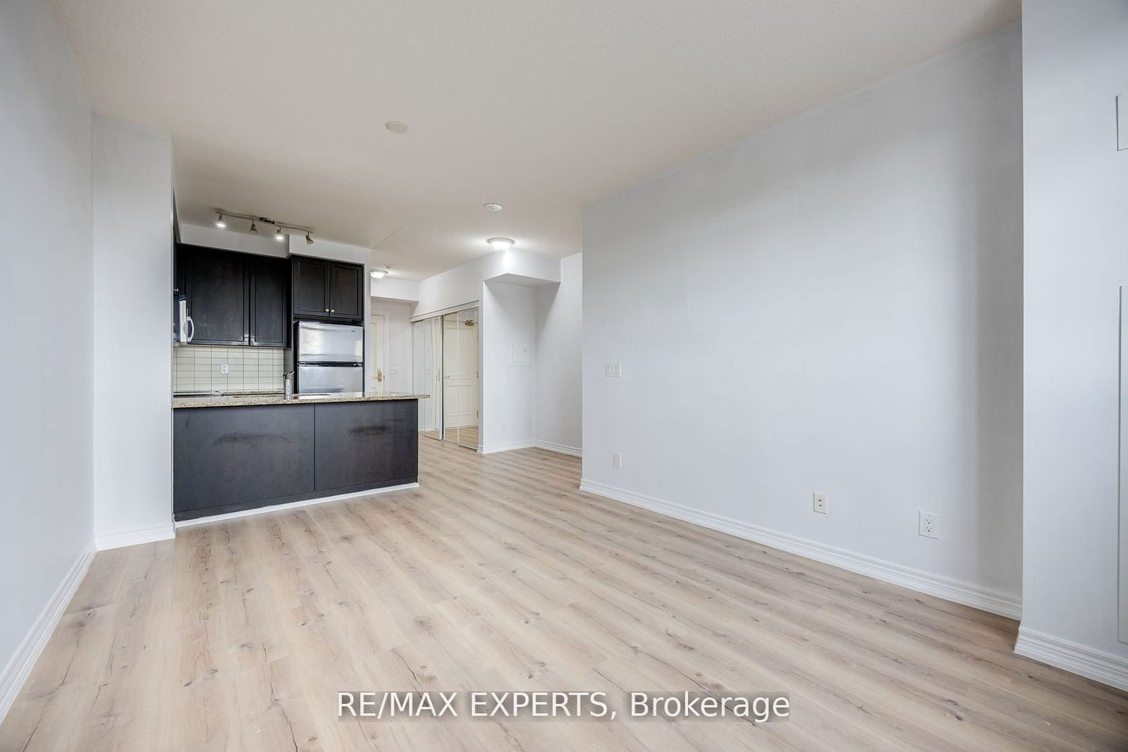 9245 Jane St, unit 414 for sale