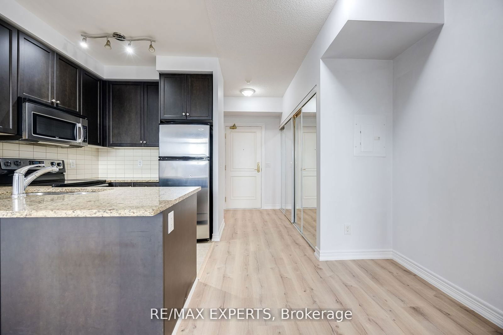 9245 Jane St, unit 414 for sale