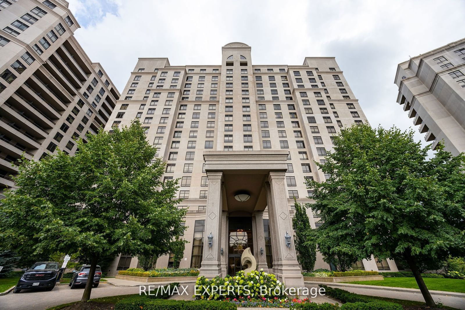 9245 Jane St, unit 414 for sale - image #2