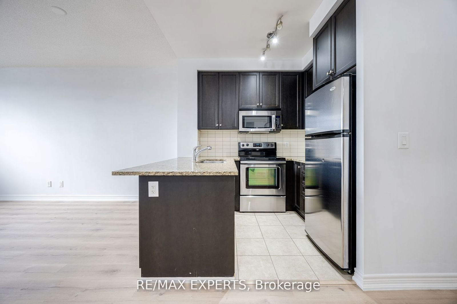 9245 Jane St, unit 414 for sale