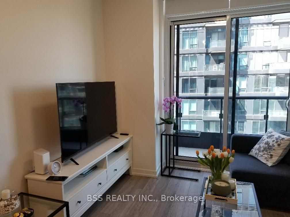 8868 Yonge St, unit 1111E for sale