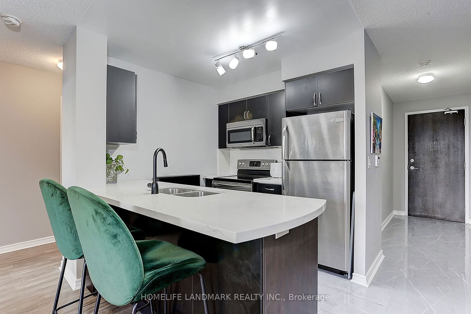 75 King William Cres, unit 1013 for rent