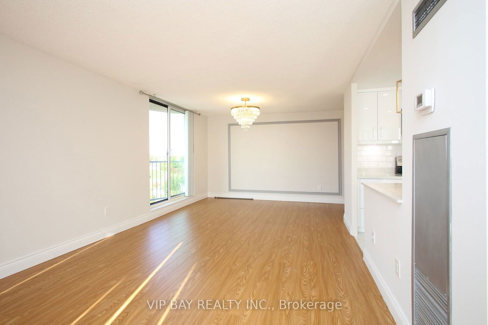 20 Harding Blvd W, unit 1012 for rent - image #2