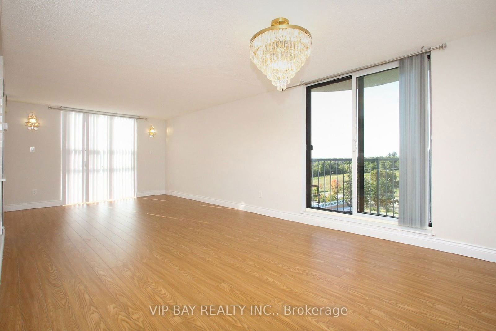 20 Harding Blvd W, unit 1012 for rent - image #4