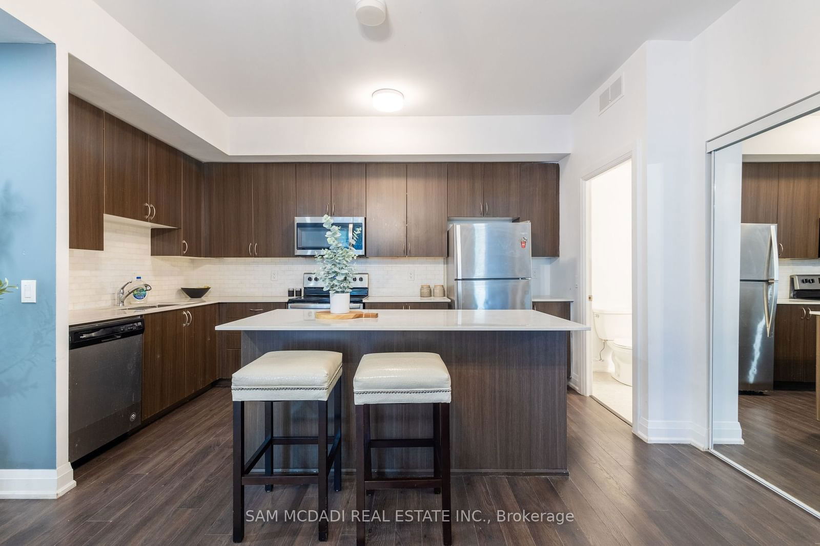 26 Coles Ave, unit F402 for sale - image #3