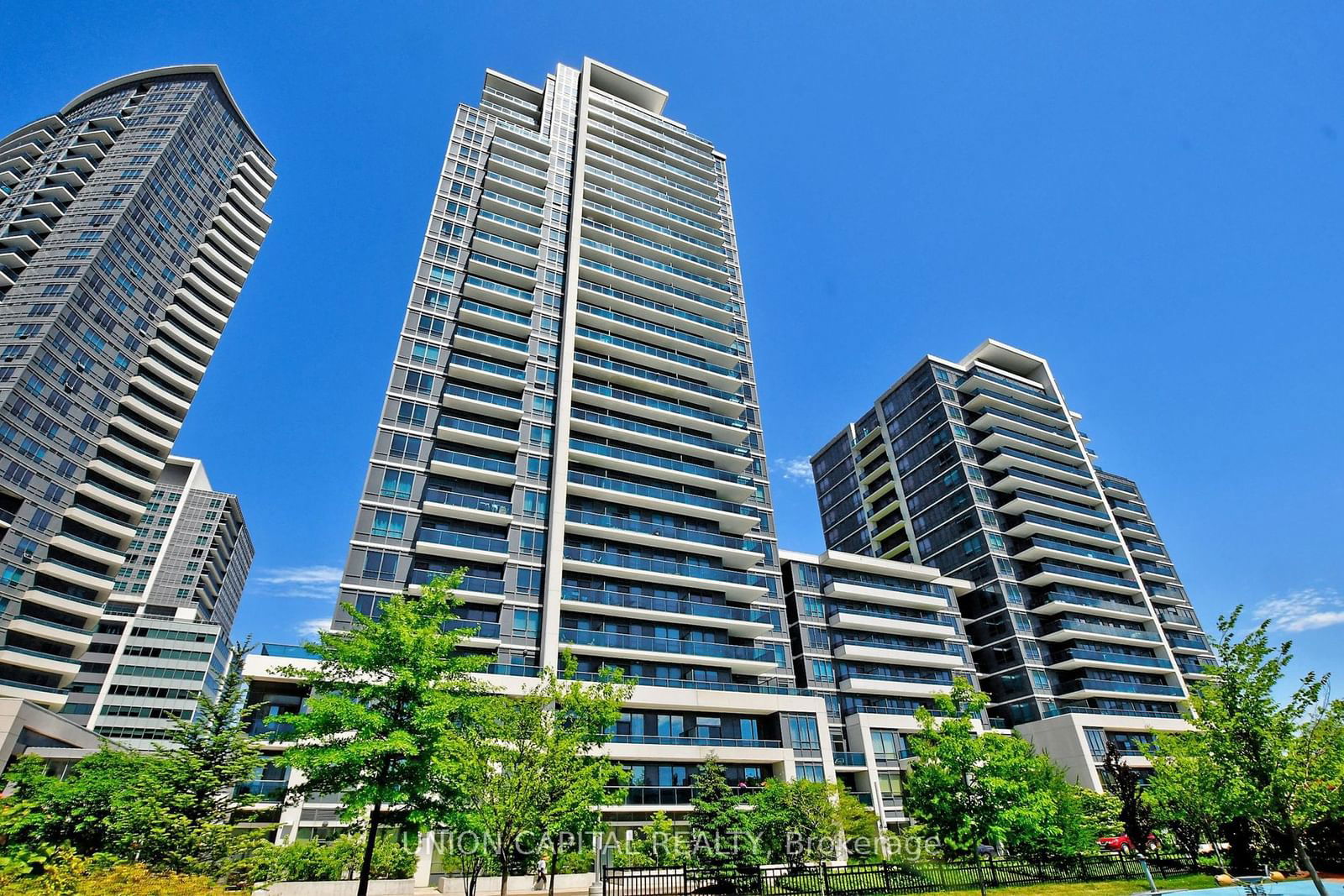 7165 Yonge St, unit 831 for rent - image #1