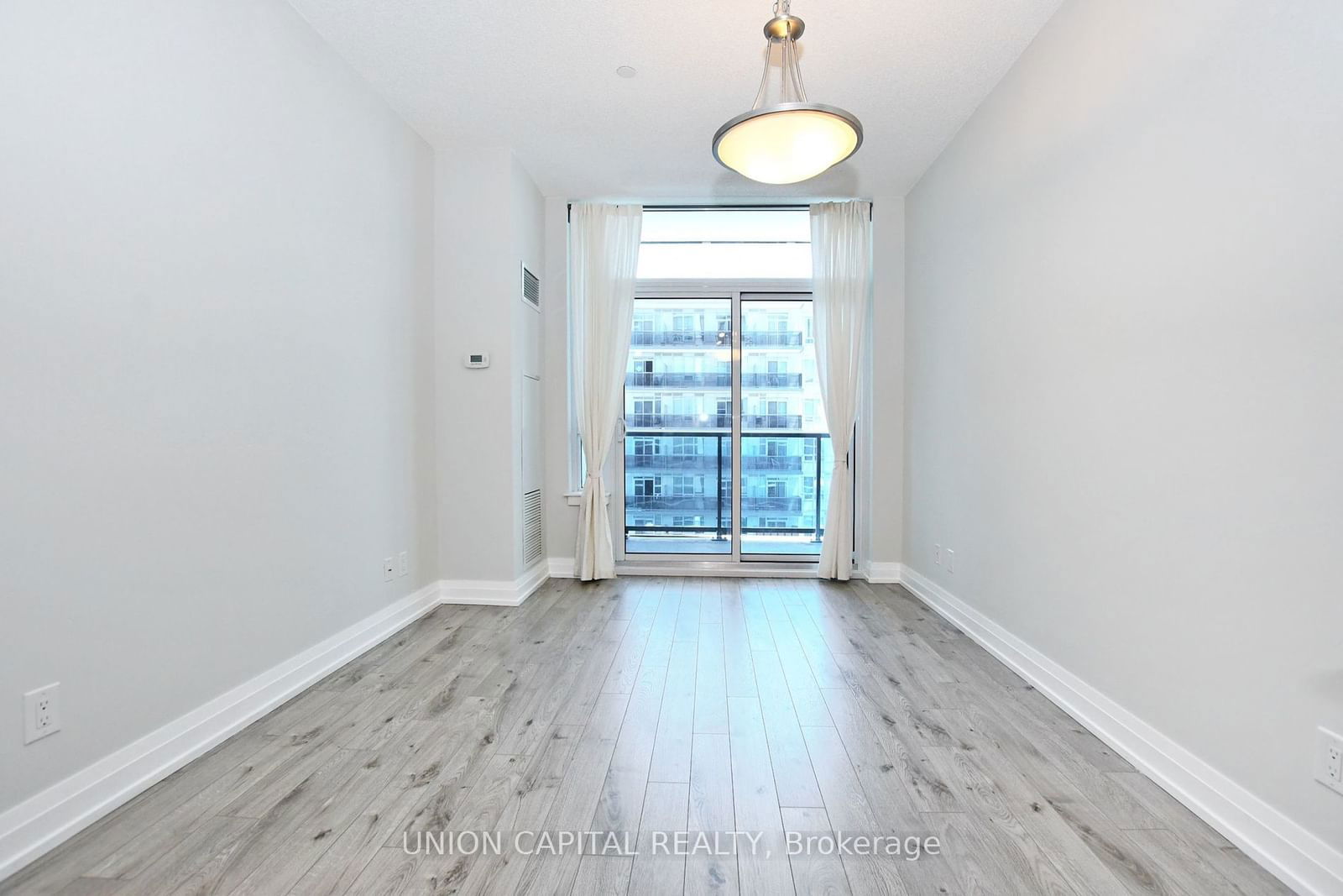 7165 Yonge St, unit 831 for rent - image #17