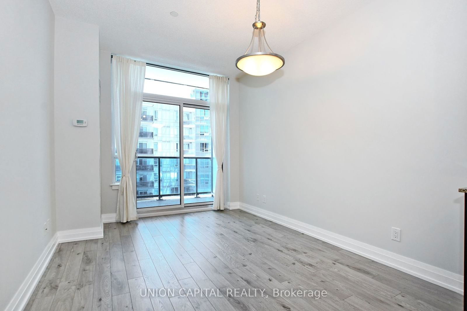 7165 Yonge St, unit 831 for rent - image #19