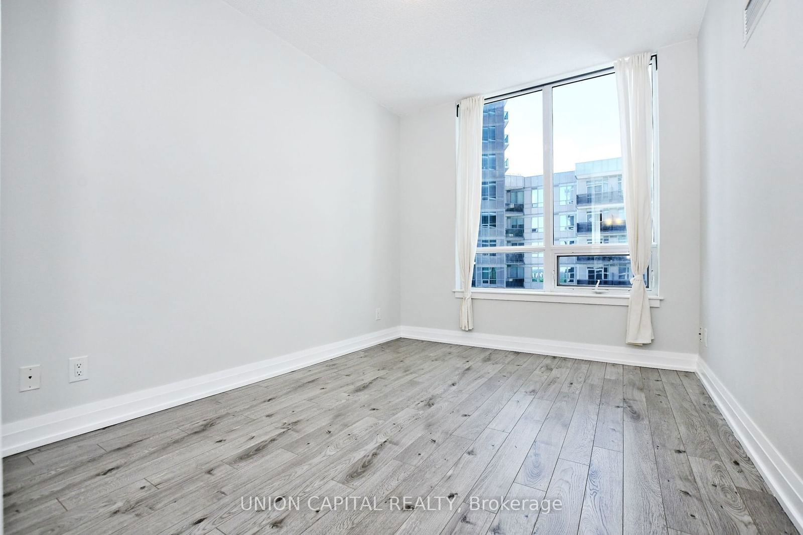 7165 Yonge St, unit 831 for rent - image #20