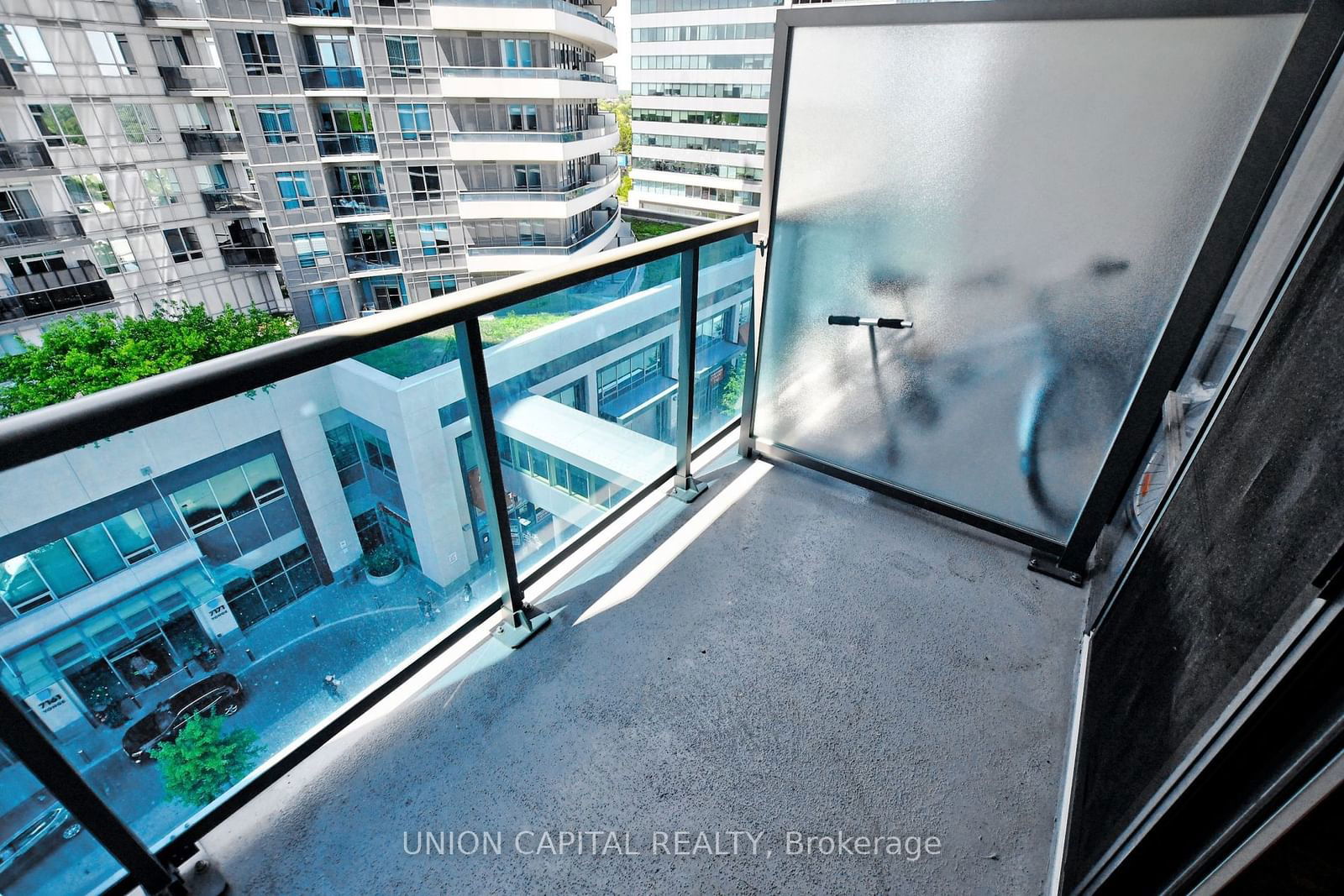 7165 Yonge St, unit 831 for rent - image #26