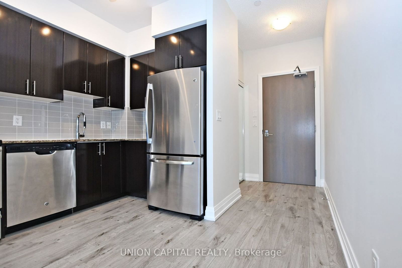 7165 Yonge St, unit 831 for rent - image #7